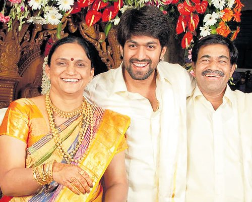 KGF Superstar Yash family photo with mother and father