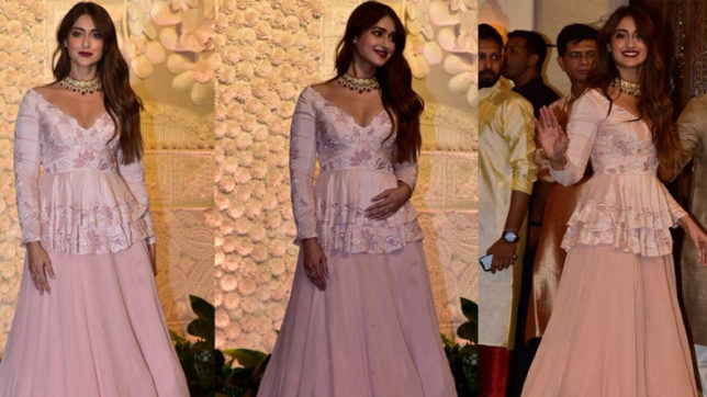 This image has an empty alt attribute; its file name is Ileana-Dcruz-In-Ambani-Gan-644x362.jpg
