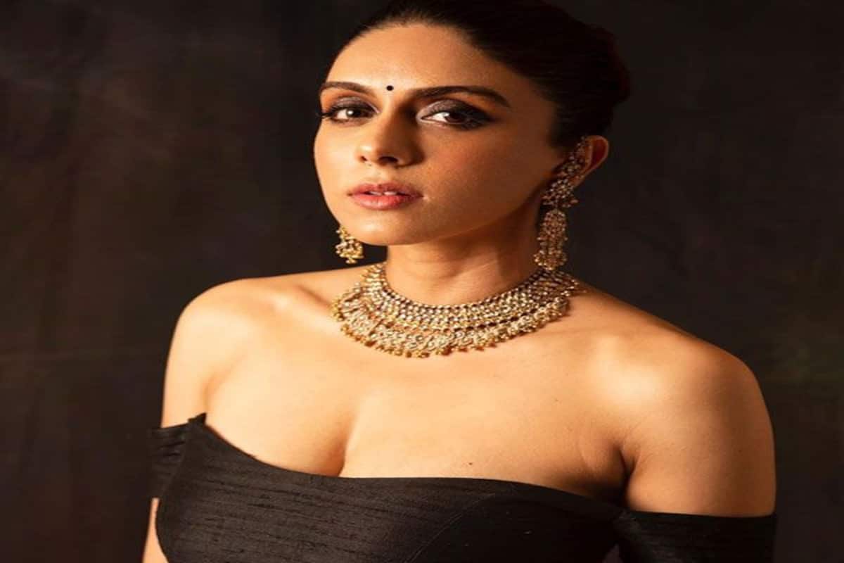 Corona Positive Zoya Karim Tells About Doctors Behaviour, Whole Family Is Corona Postive