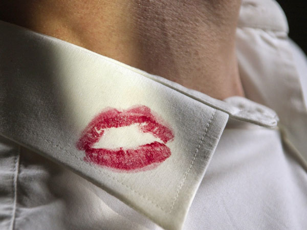 How to Remove Lipstick marks