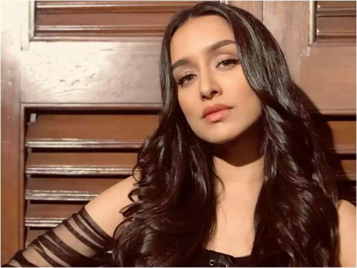 Shraddha Kapoor Eating Vada Pav: Checkout The Video