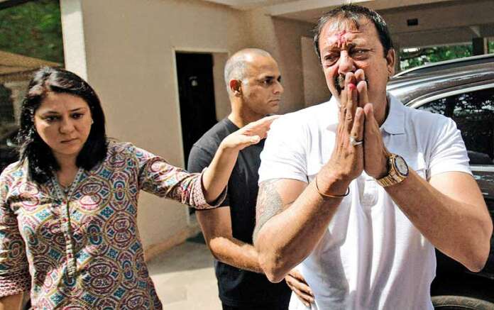Shocking! Sanjay Dutt Is Suffering From Third Stage Lung Cancer