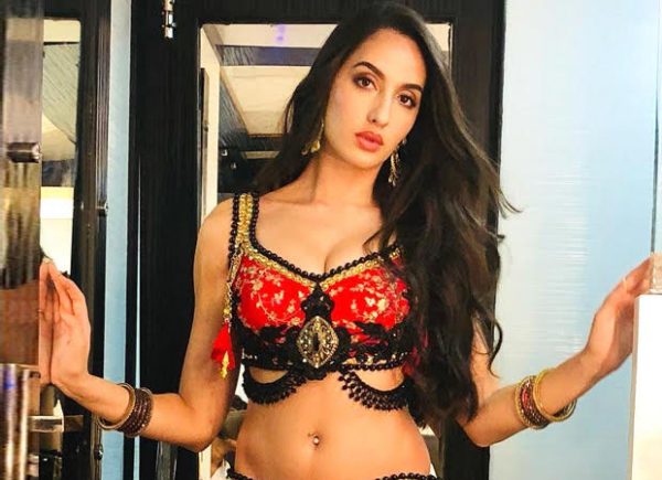 Funny! Nora Fatehi's Mother Threw Slippers At Dilbar Girl After Watching  Her Dance | PagalParrot