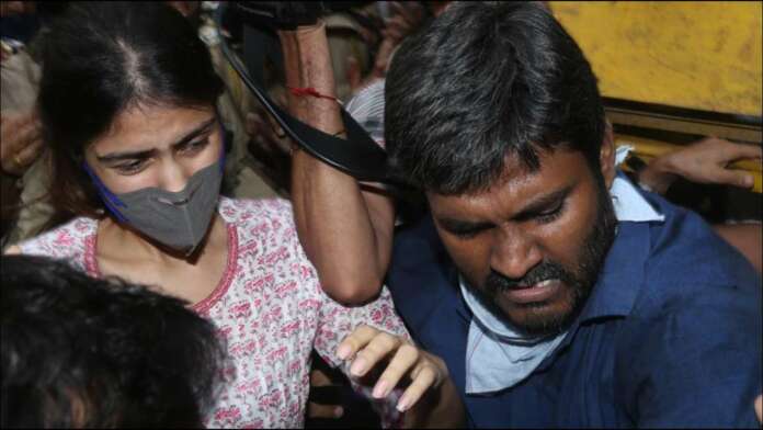 Rhea Chakraborty Arrives At the NCB Office To join Investigation