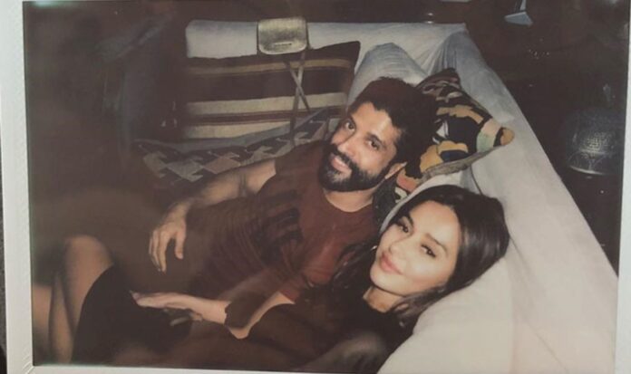 Shibani Dandekar And Farhan Akhtar Are Breaking The Internet With These Cosy Pictures: Have A Look
