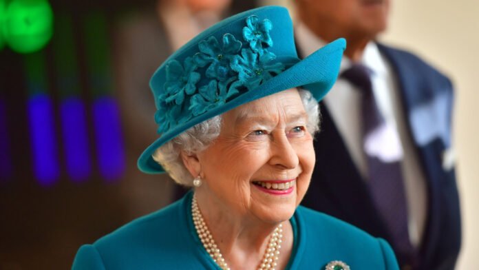 8 months in prison to Adamo Canto for stealing from Buckingham Palace