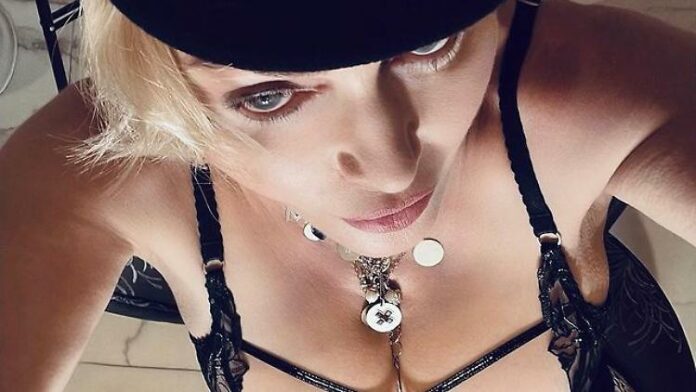 VIRAL! Madonna Poses In The Toilet