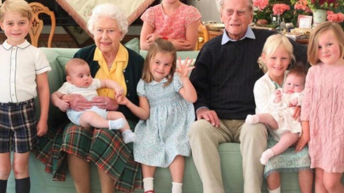 Special Photo Of Elizabeth II and Philippe Of Edinburgh With Their Great Grandchildren