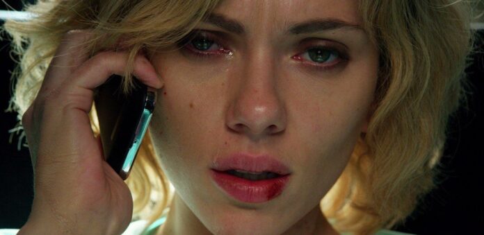 Scarlett Johansson Boycotts Golden Globes Over “Sexual Harassment”