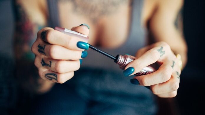 Cosmetics Used In The Past That Made Women Painfully Die