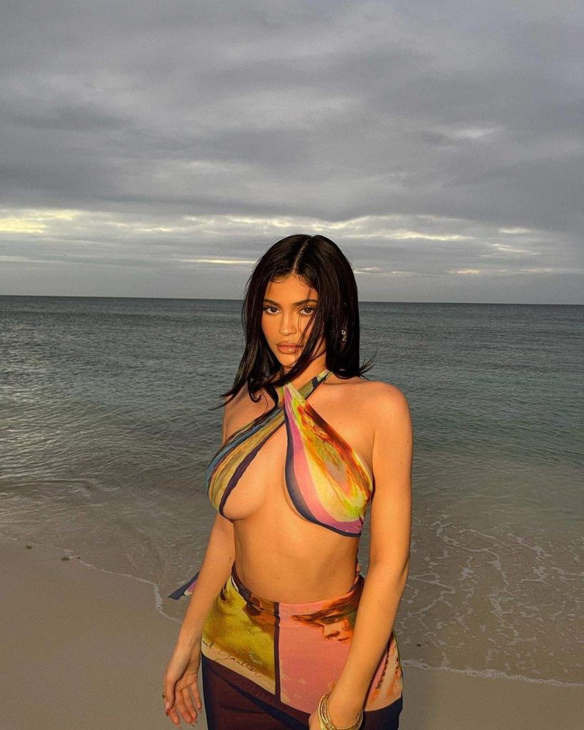 Kylie Jenner bikini pics