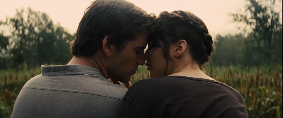 Jennifer Lawrence and Liam Hemsworth Kissing Scene