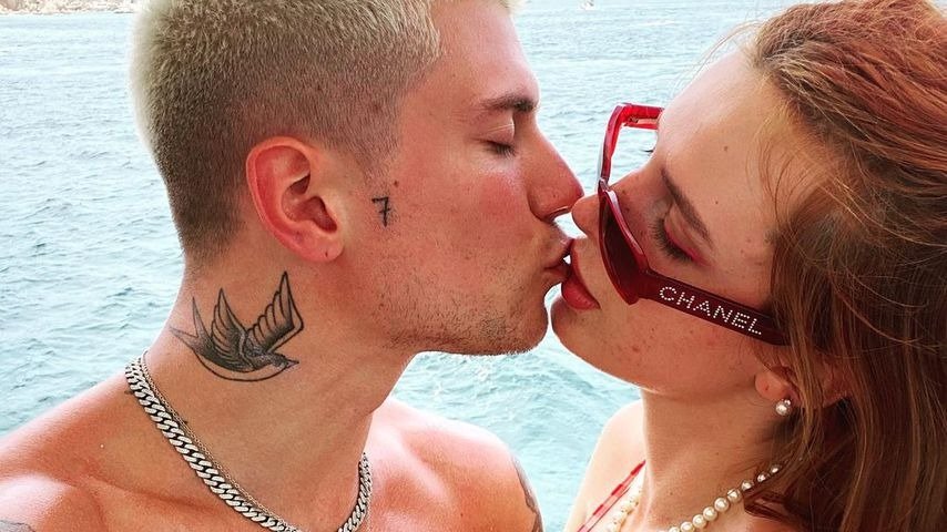  Bella Thorne and her Fiancé Benjamin