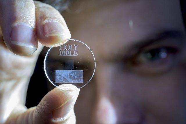 Eternal data storage on 5D disks