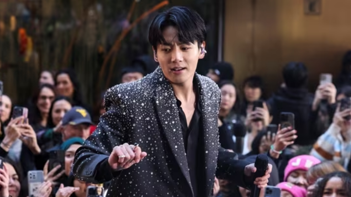 Jung Kook bonds with his young fan at Today Show, fans adores it