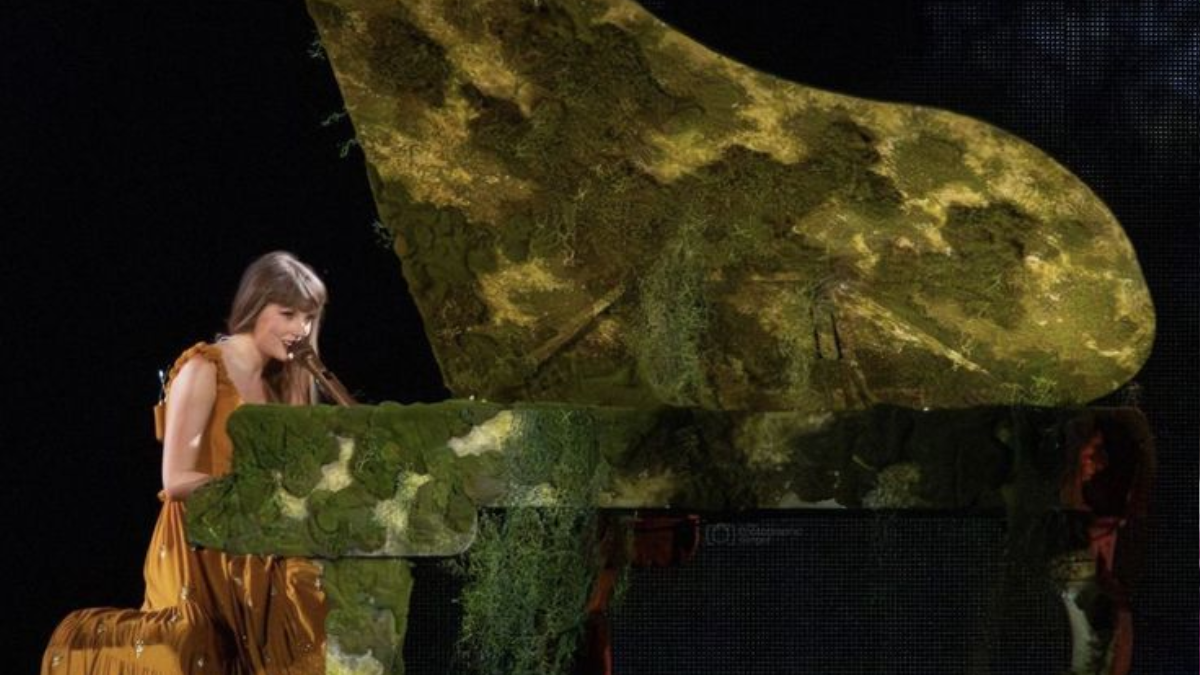 Taylor Swifts struggled to remember the lyrics at her concert, fans reacted