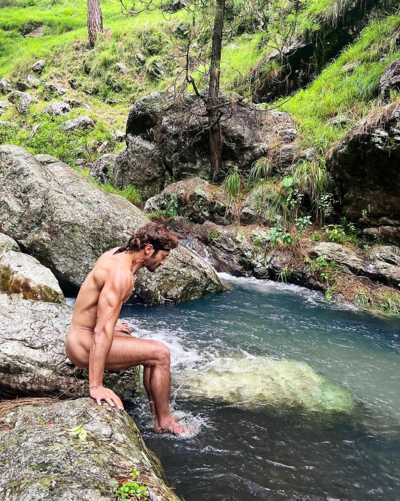 Vidyut Jammwal goes Naked