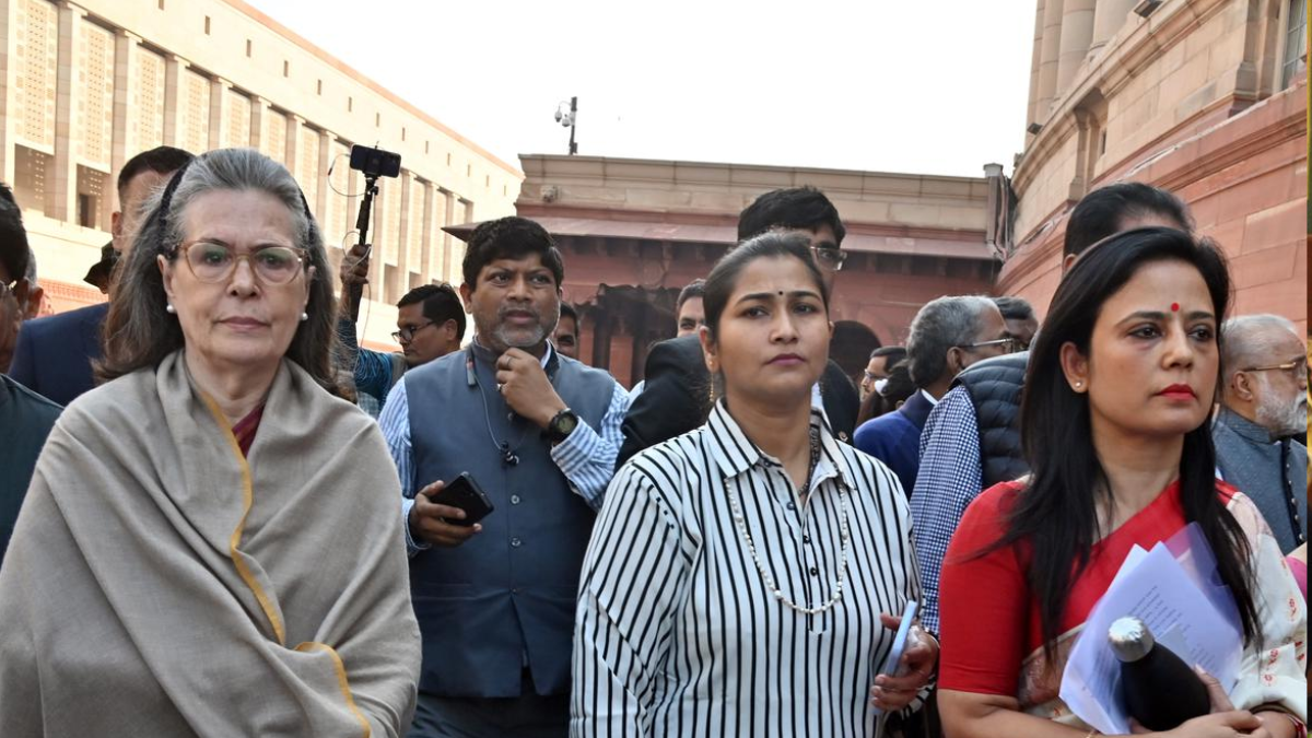 Opposition leaders comes out in support of TMC’s Mahua Moitra post LS expulsion