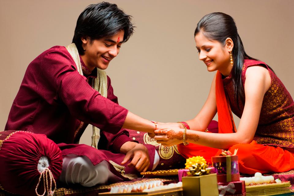 Find the Perfect Rakhi Gift for Your Brother with FNP’s Quirky Questionnaire!