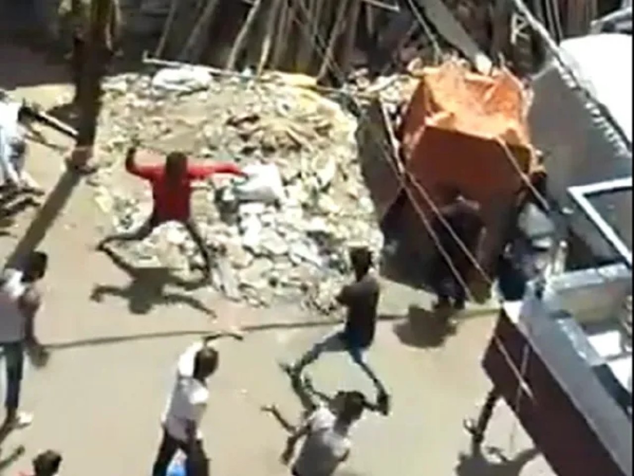 Stone Pelting On Doctors Went To Check Coronavirus In Indore