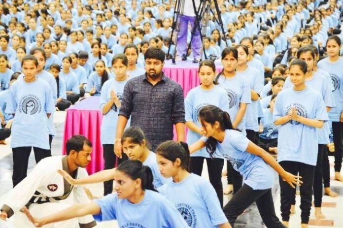 Heroes in Real-Life: A Man Has Prepared Two Lakh Girls To Fight Off Molesters And Eve Teasers