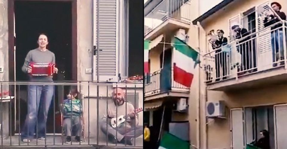 Italy people sings songs